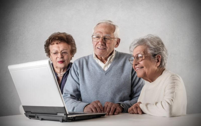 Jak dorabiać na emeryturze w Internecie? Zacznij dorabiać!